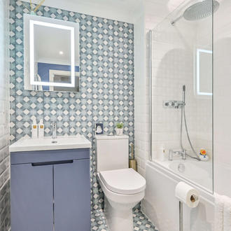 Family bathroom - Lisburne Place Luxury self catering accommodation in Torquay